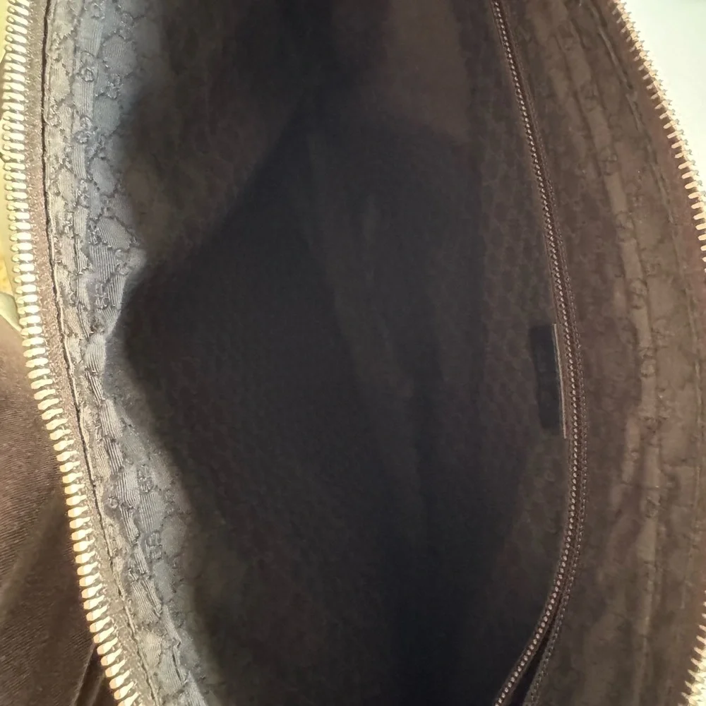 Gucci Black Laptop Bag with Smooth Leather and Zipper Closures